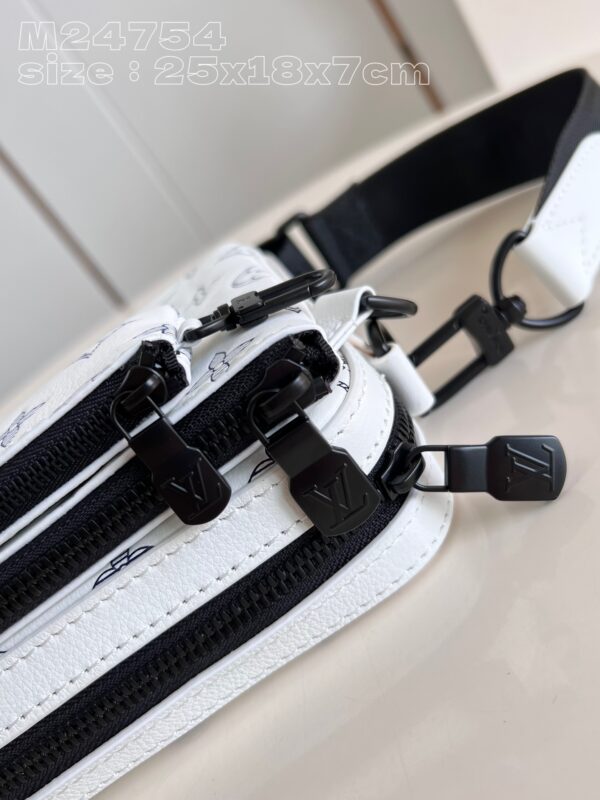 Louis Vuitton Trio Messenger