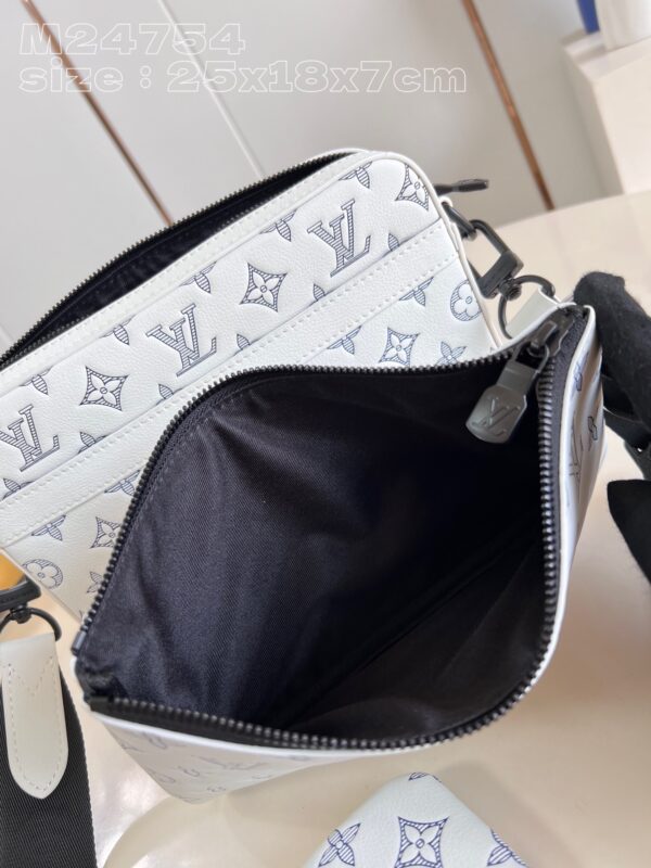 Louis Vuitton Trio Messenger