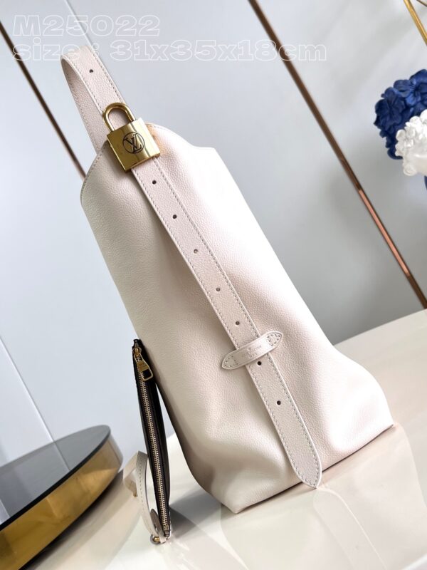 Louis Vuitton Low Key Hobo MM