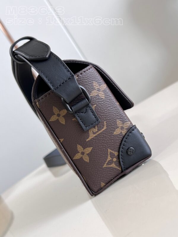 Louis Vuitton Steamer Wearable Wallet