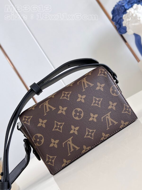 Louis Vuitton Steamer Wearable Wallet