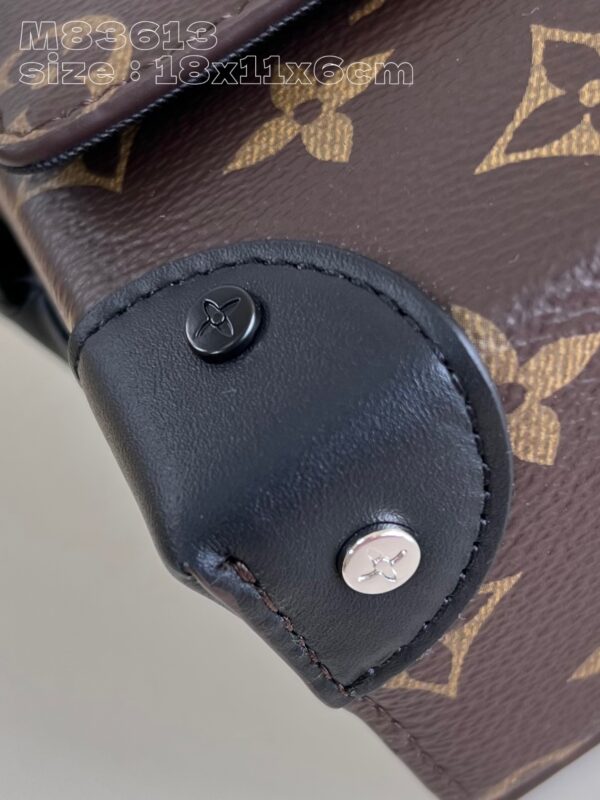 Louis Vuitton Steamer Wearable Wallet