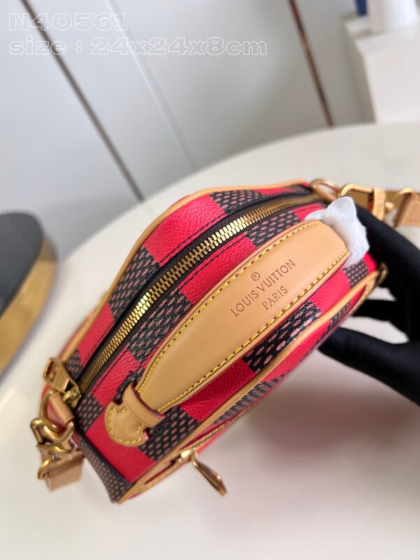 Louis Vuitton Chess Messenger