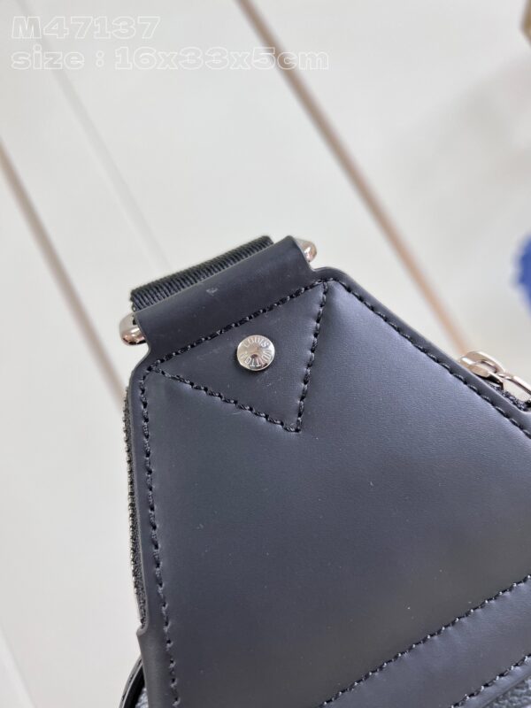Louis Vuitton Avenue Slingbag PM