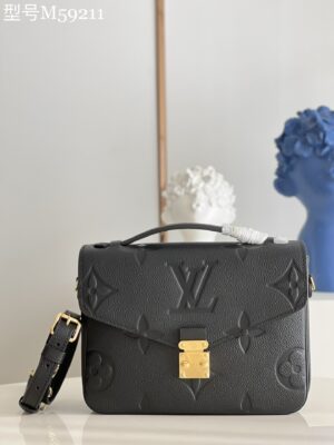 Louis Vuitton Pochette Metis Bag