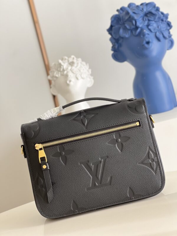 Louis Vuitton Pochette Metis Bag