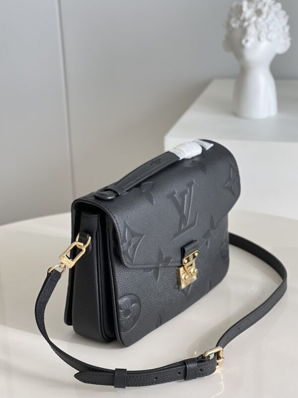 Louis Vuitton Pochette Metis Bag