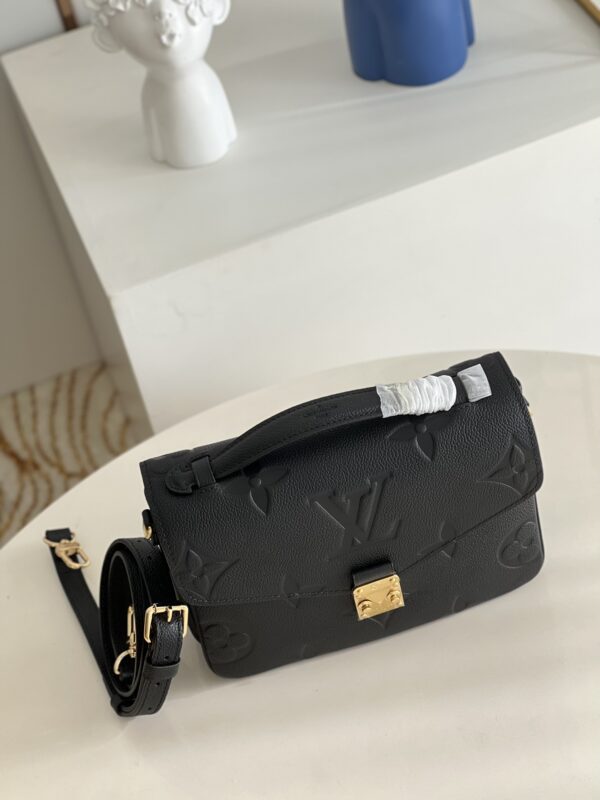 Louis Vuitton Pochette Metis Bag
