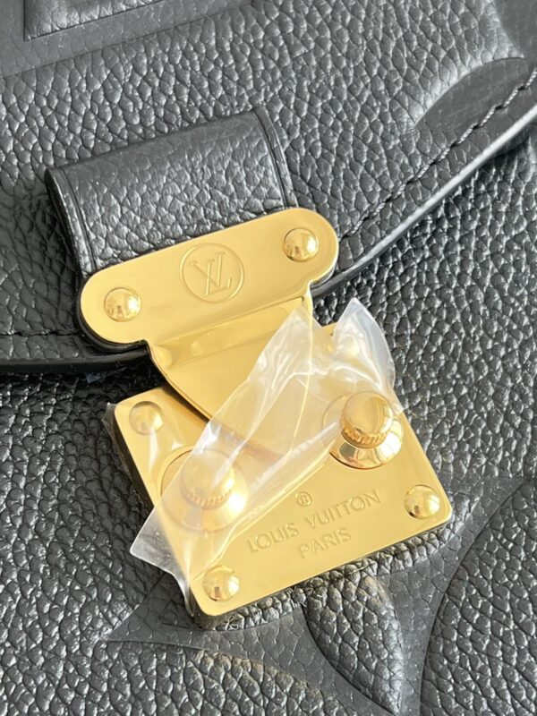 Louis Vuitton Pochette Metis Bag