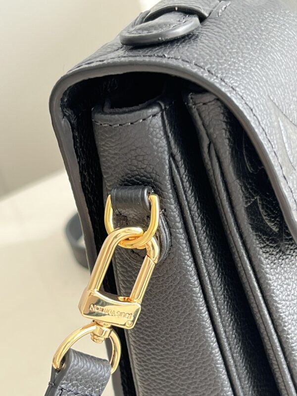 Louis Vuitton Pochette Metis Bag