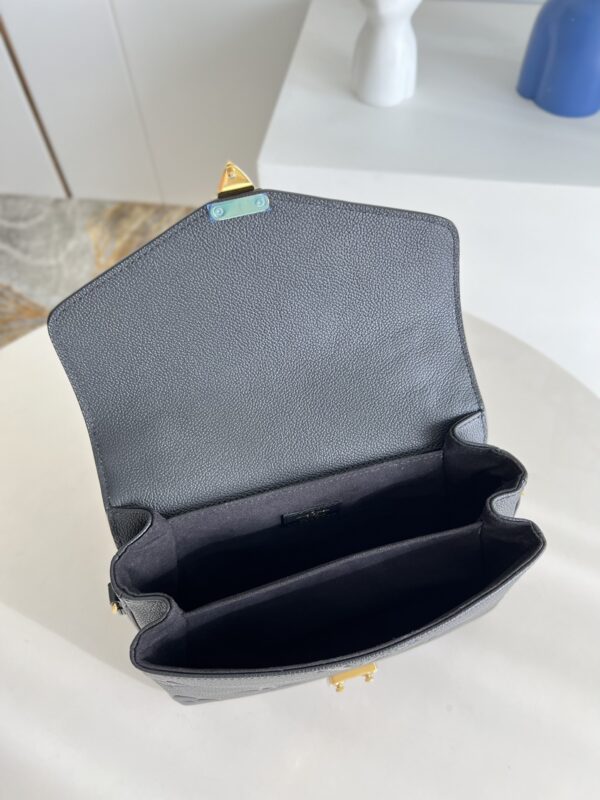 Louis Vuitton Pochette Metis Bag