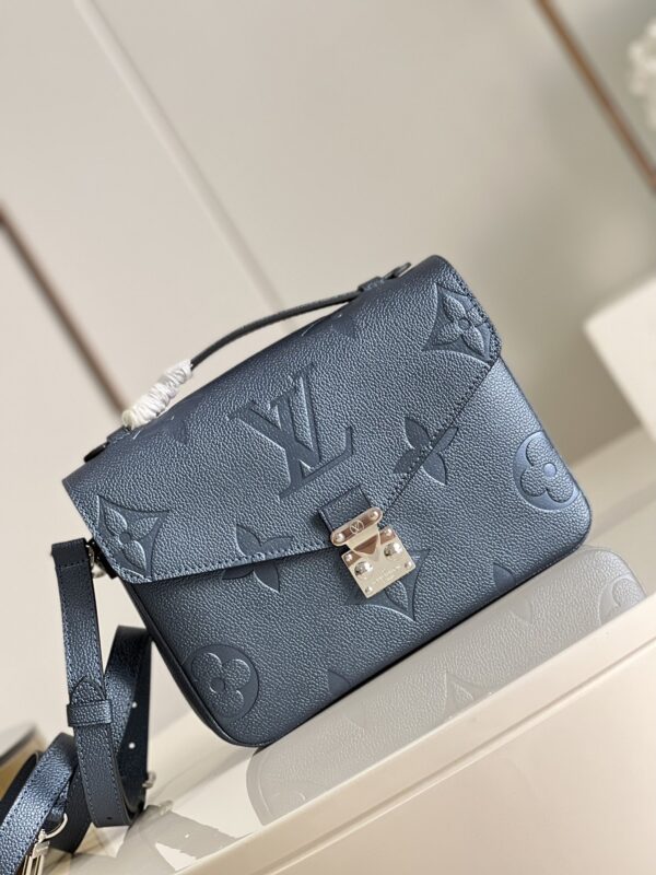 Louis Vuitton Pochette Metis Bag