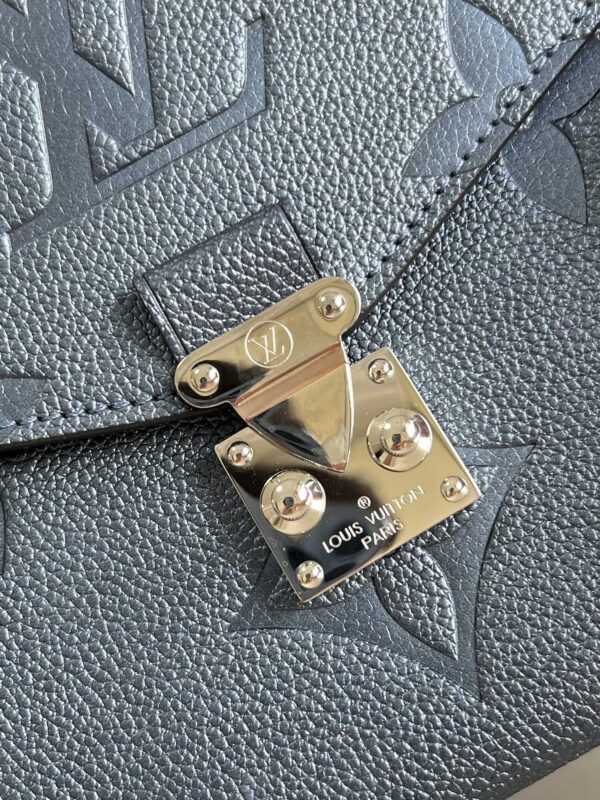 Louis Vuitton Pochette Metis Bag