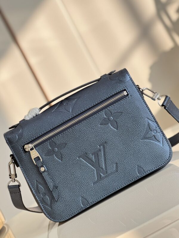 Louis Vuitton Pochette Metis Bag