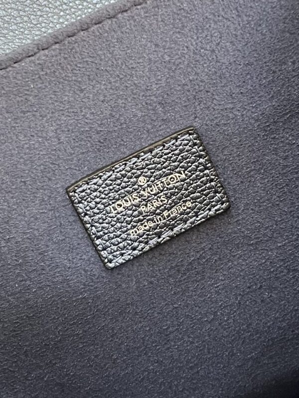 Louis Vuitton Pochette Metis Bag