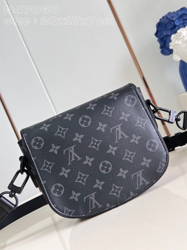 Louis Vuitton Montsouris Small Bag