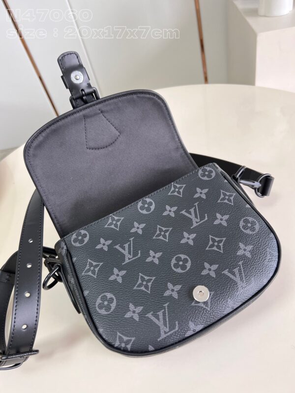 Louis Vuitton Montsouris Small Bag