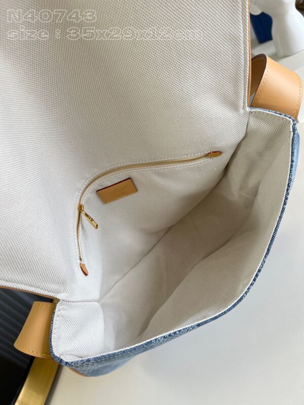 Louis Vuitton Montsouris Messenger MM