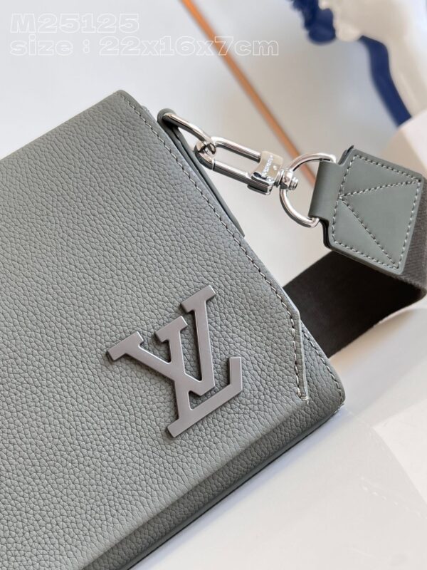 Louis Vuitton Takeoff Messenger PM