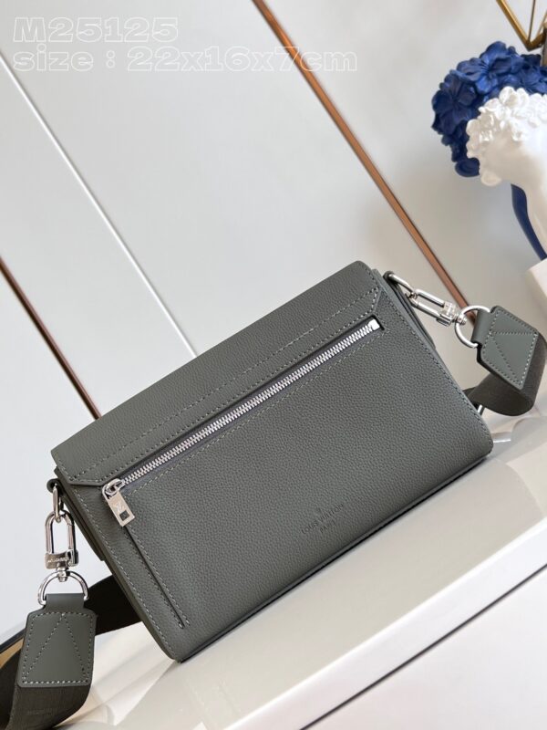 Louis Vuitton Takeoff Messenger PM