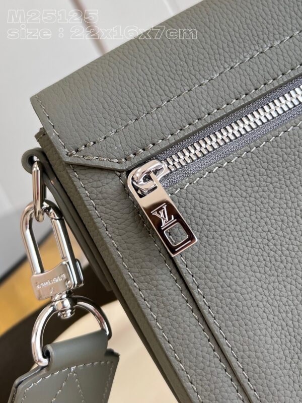 Louis Vuitton Takeoff Messenger PM