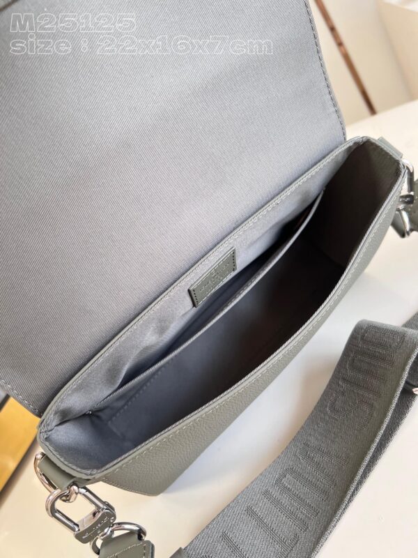 Louis Vuitton Takeoff Messenger PM