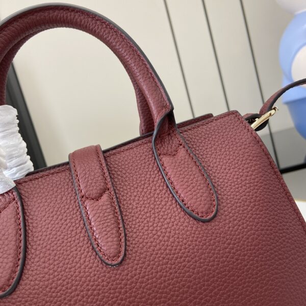 Gucci SMALL TOTE BAG WITH HOOK CLOSURE