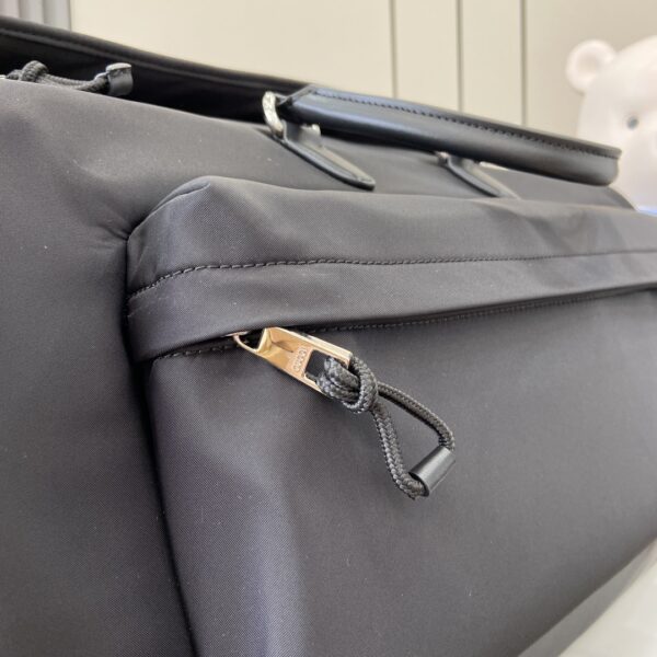 Gucci Large duffle bag in black nylon