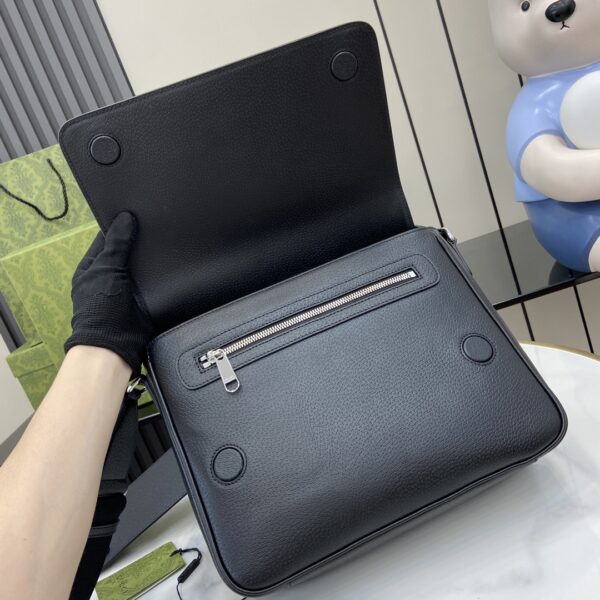 Gucci MEDIUM GG CROSSBODY BAG WITH TAG