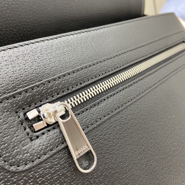 Gucci MEDIUM GG CROSSBODY BAG WITH TAG