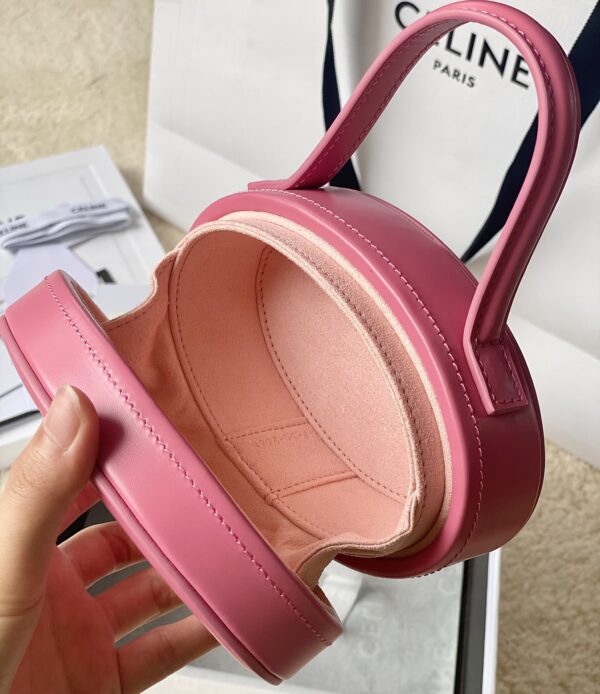 CELINE Oval minaudiere cuir triomphe