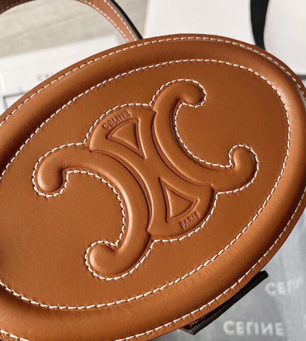 CELINE Oval minaudiere cuir triomphe