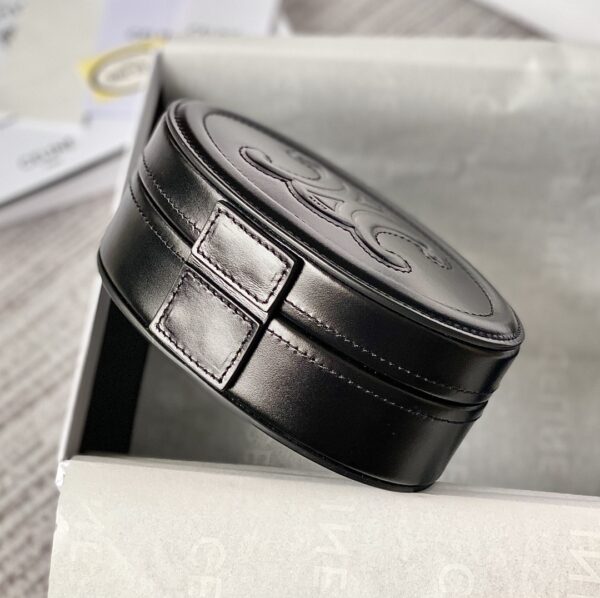CELINE Oval minaudiere cuir triomphe
