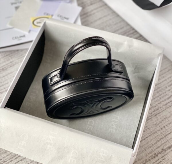 CELINE Oval minaudiere cuir triomphe