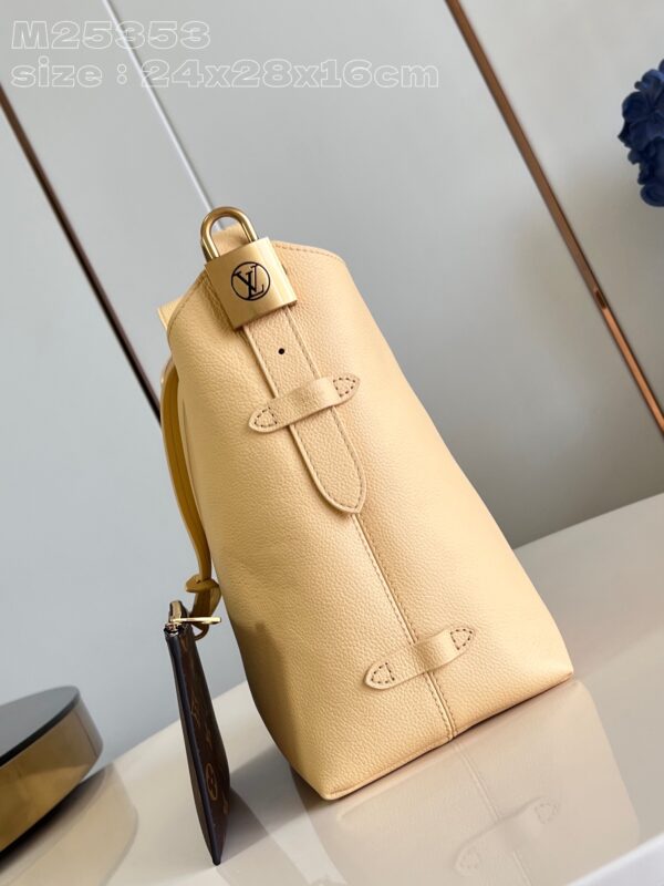 Louis Vuitton Low Key Hobo PM