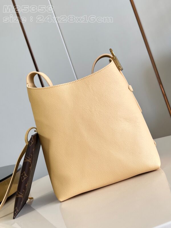 Louis Vuitton Low Key Hobo PM