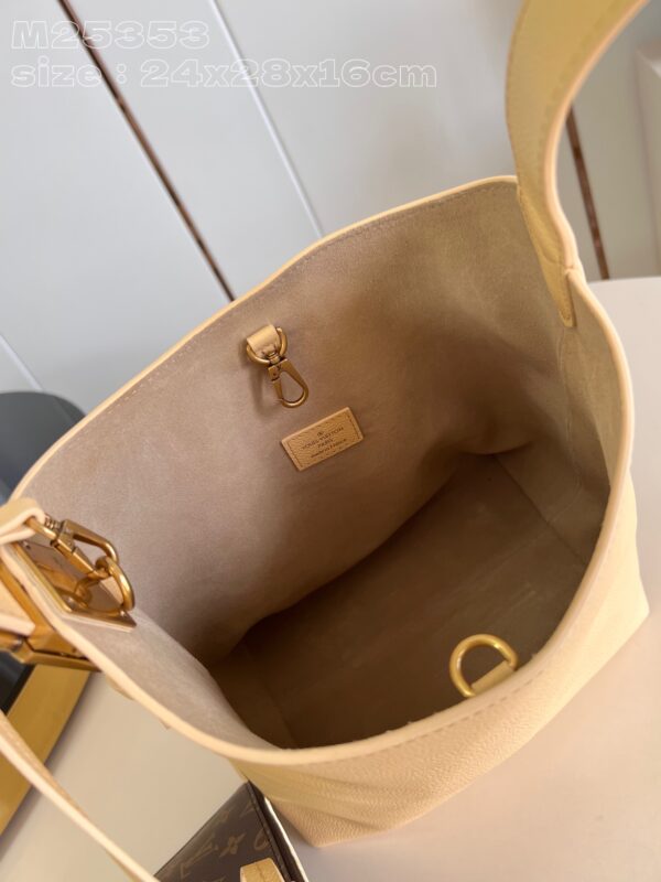 Louis Vuitton Low Key Hobo PM