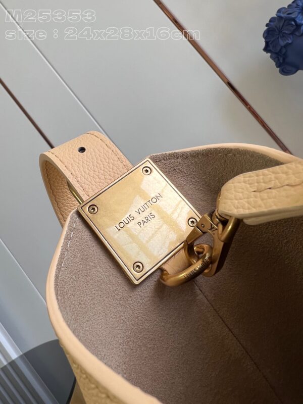 Louis Vuitton Low Key Hobo PM