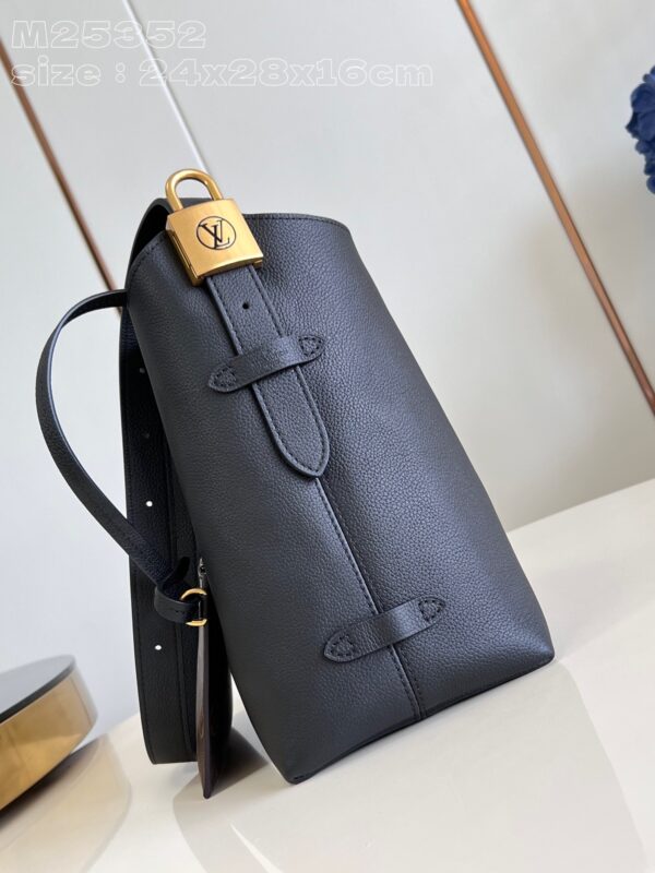 Louis Vuitton Low Key Hobo PM