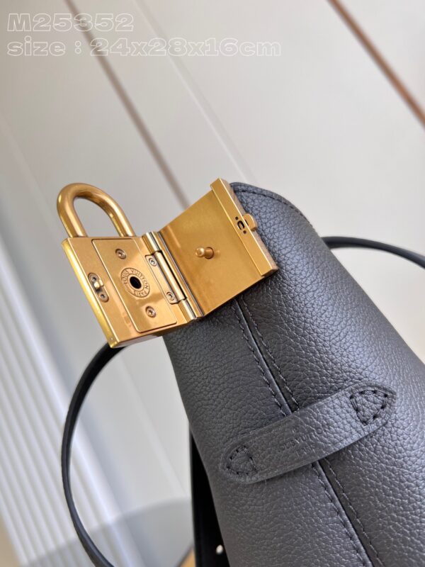 Louis Vuitton Low Key Hobo PM