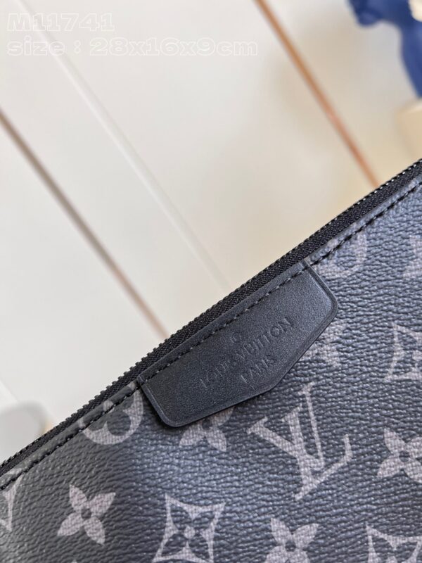 Louis Vuitton M11741