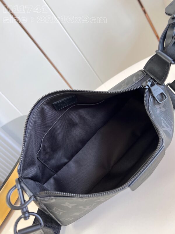 Louis Vuitton M11741