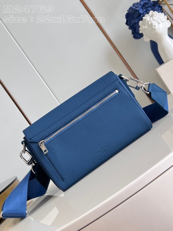Louis Vuitton Takeoff Messenger PM