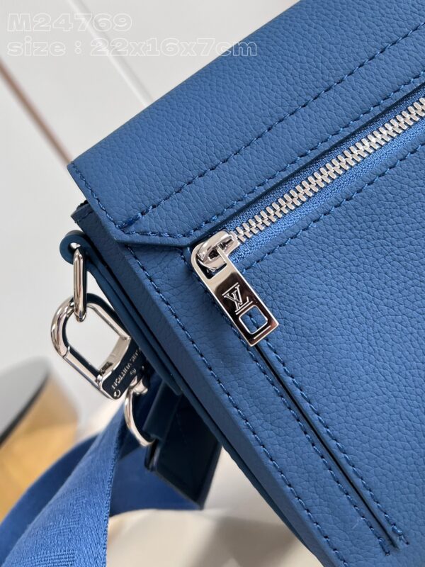 Louis Vuitton Takeoff Messenger PM