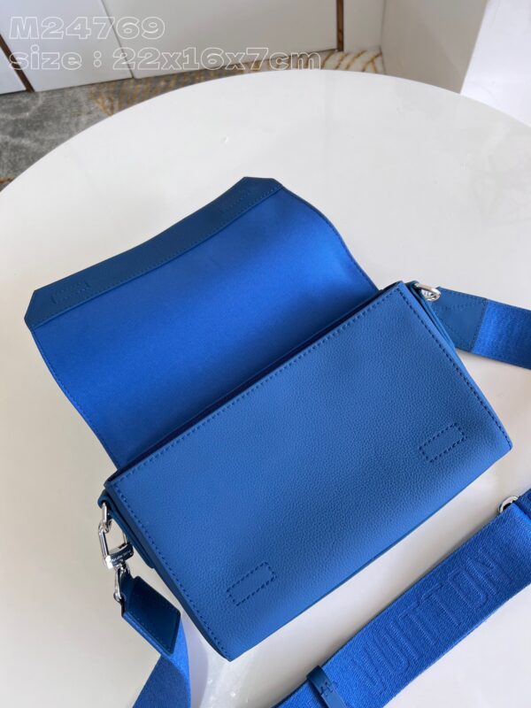 Louis Vuitton Takeoff Messenger PM