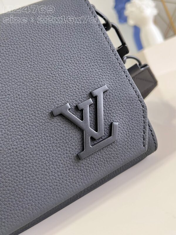 Louis Vuitton Takeoff Messenger PM