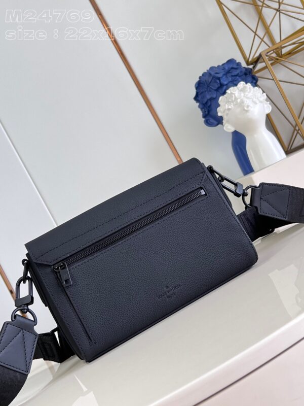 Louis Vuitton Takeoff Messenger PM