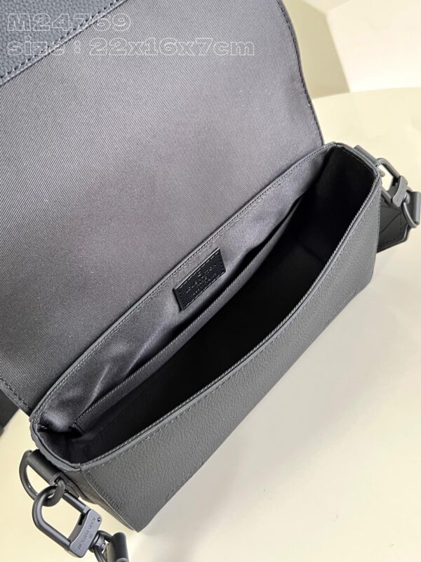 Louis Vuitton Takeoff Messenger PM