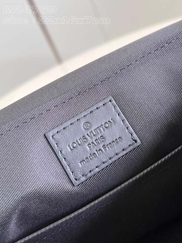 Louis Vuitton Takeoff Messenger PM