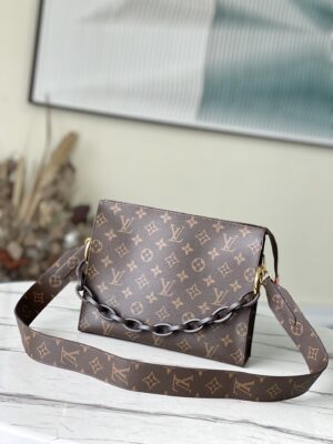 Louis Vuitton  Toiletry Pouch 26 Monogram Bag